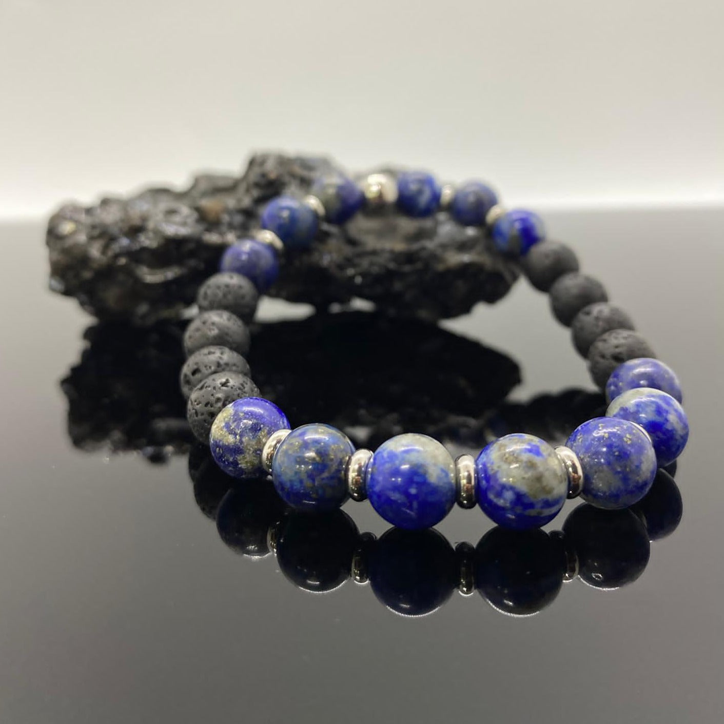 Pulseira com lava vulcânica