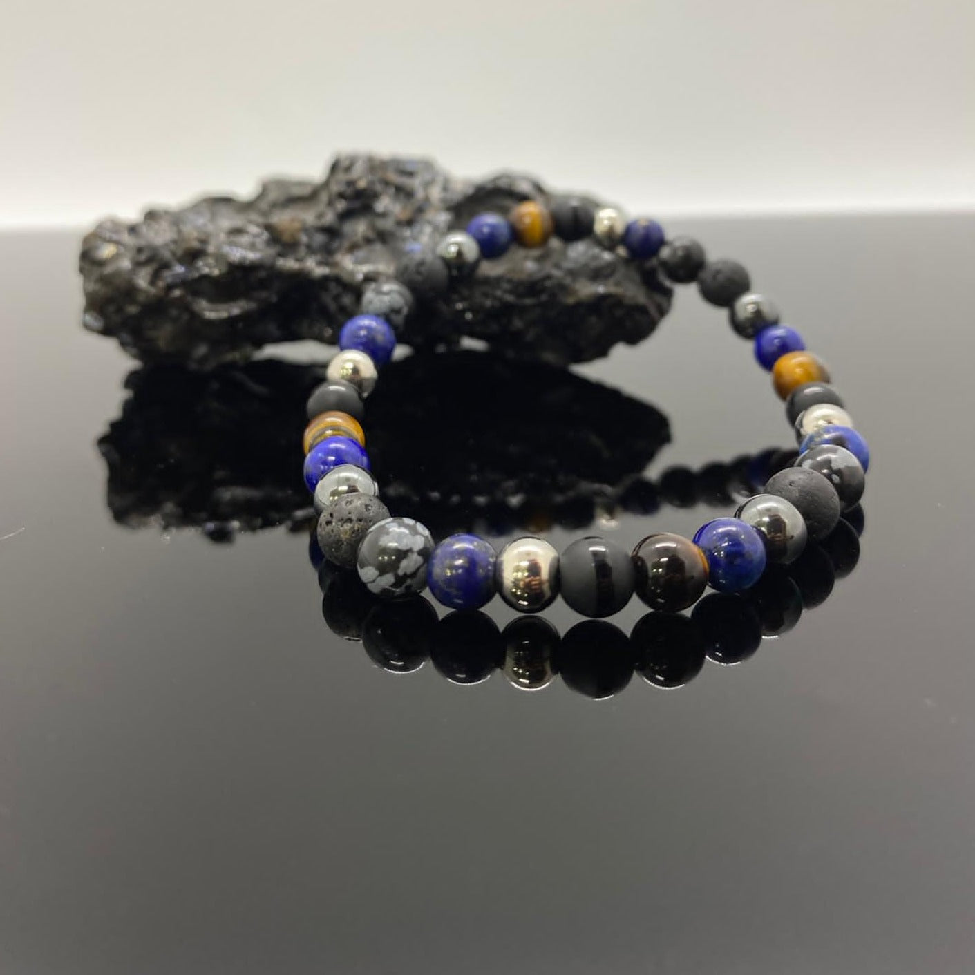 Pulseira com lava vulcânica