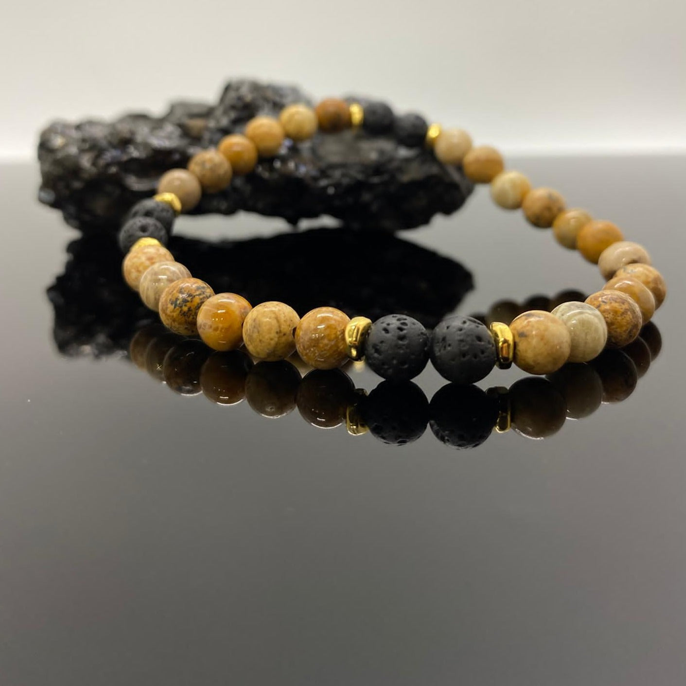 Pulseira com lava vulcânica