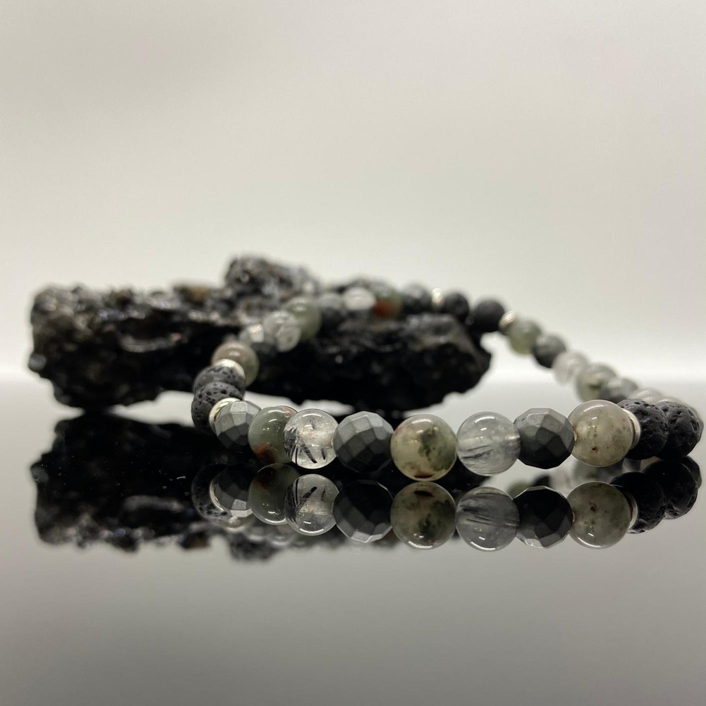 Pulseira com lava vulcânica